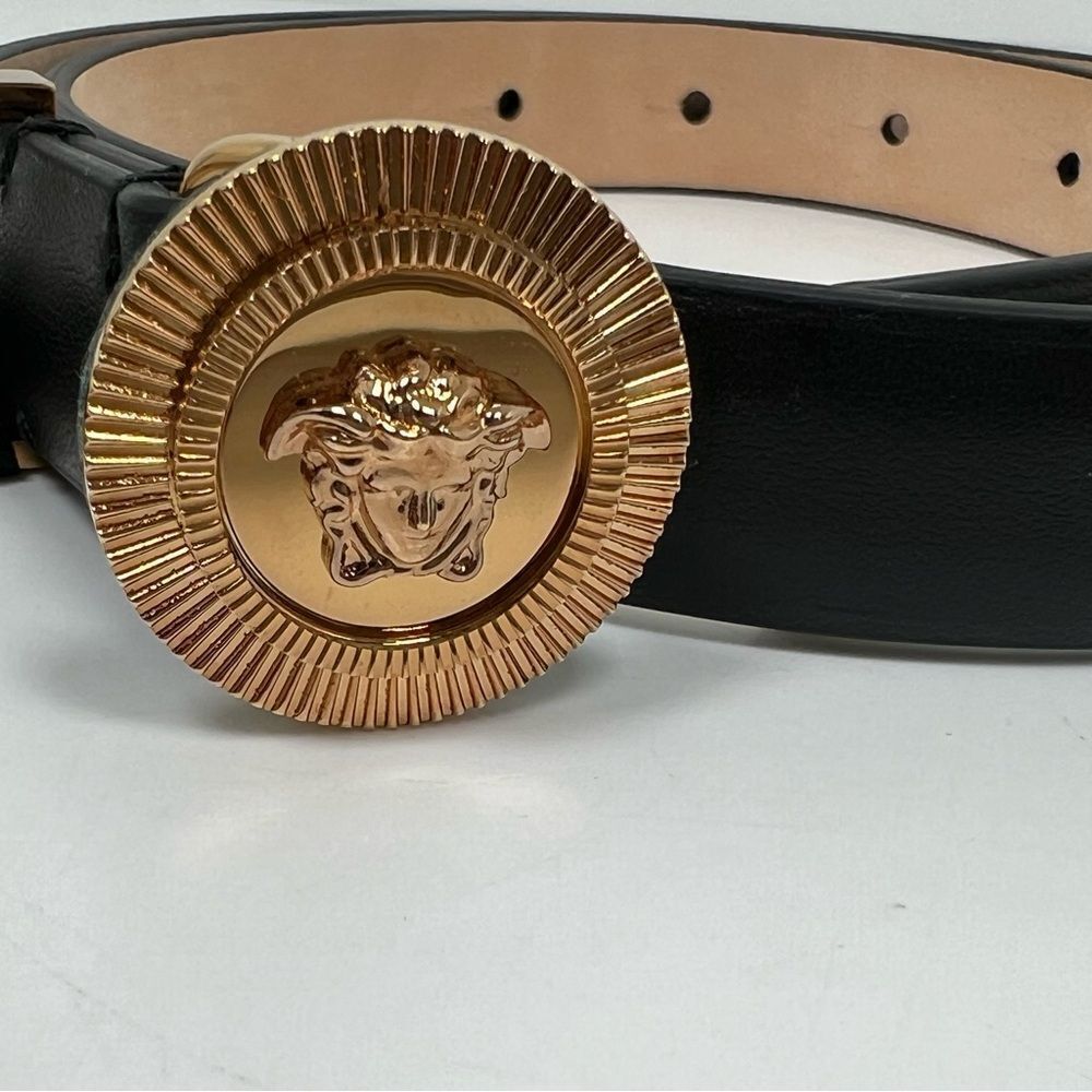 $575 Versace Medusa Belt Leather Gold Buckle Belt Women 65 cm /26 Inches Size S - Picture 3 of 7